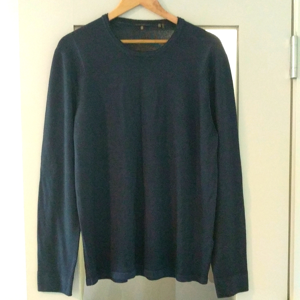 Elie Tahari Large dark blue sweatshirt